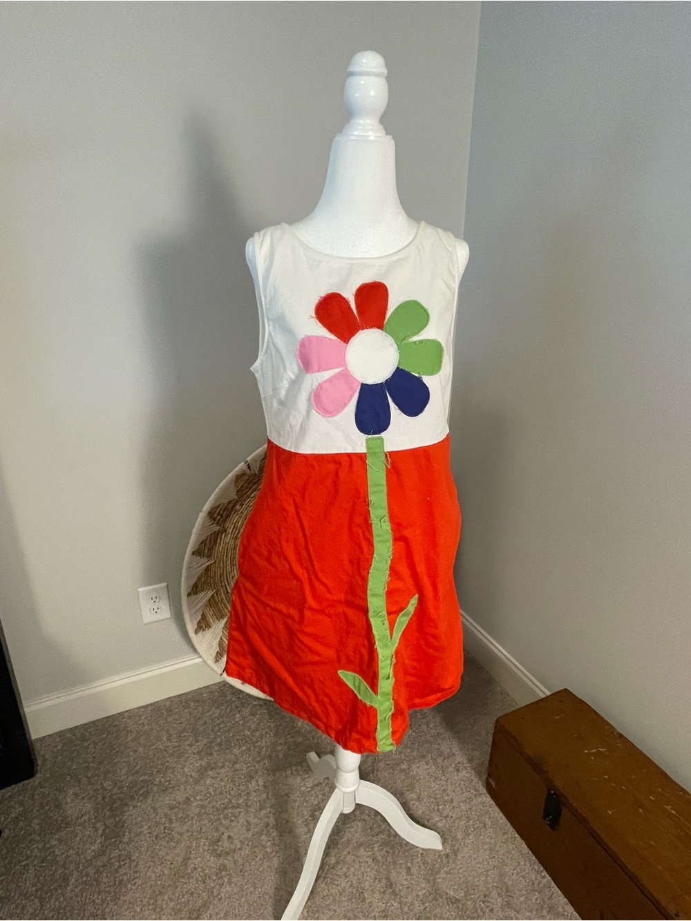 Colorblock Flower Appliqué Sleeveless Dress - White & Red shift dress